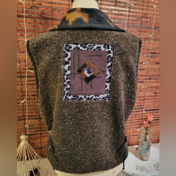 K.D. Spring animal print vest. - Picture 3 of 3